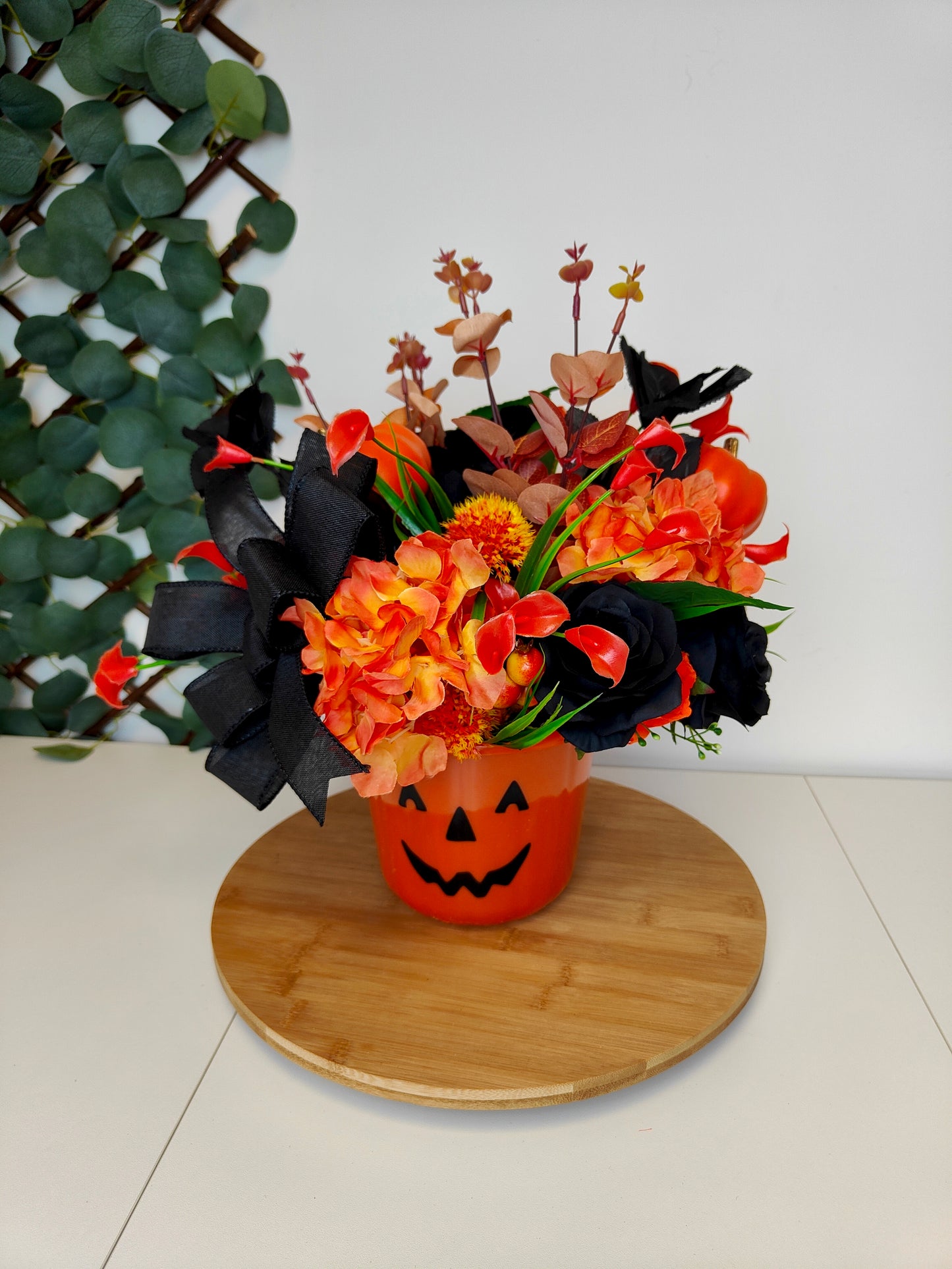 Pumpkin Halloween flower arrangement black roses orange Hydrgenga