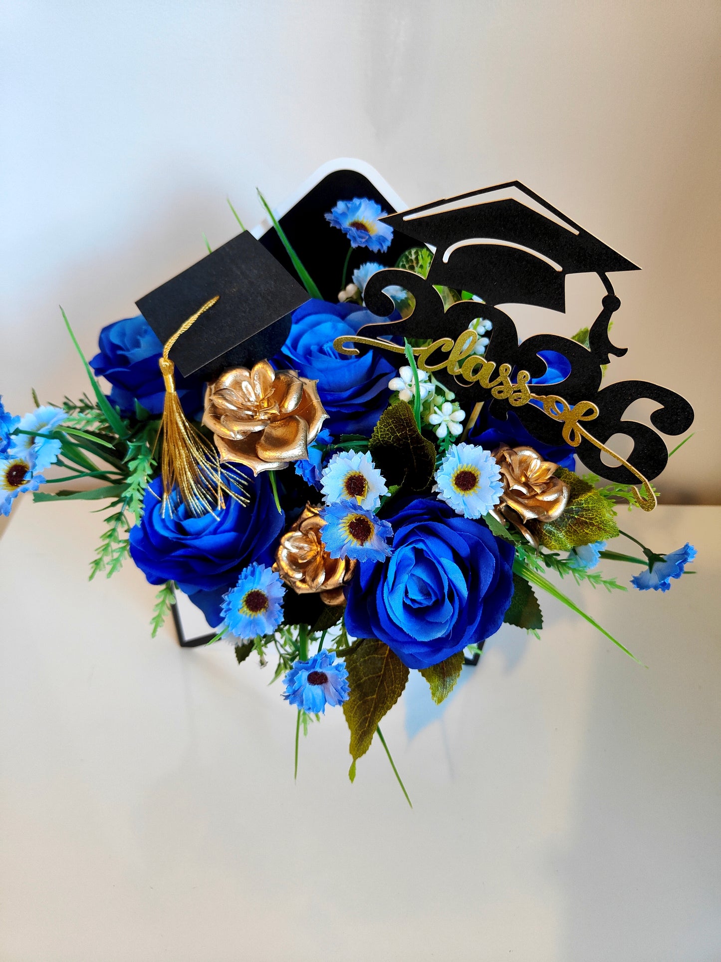 Blue Artificial Flower Graduation Envelope Gift 2026 – Class of 2026