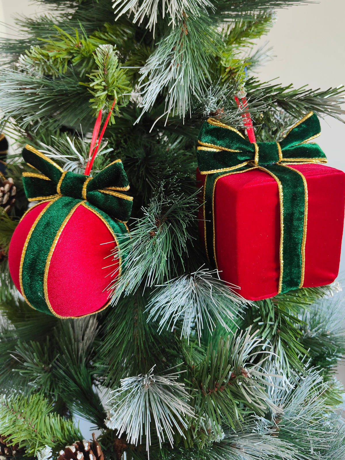 Handmade Red Velvet Christmas Bauble Decoration – Green and Gold Bow – Luxury Tree Ornament