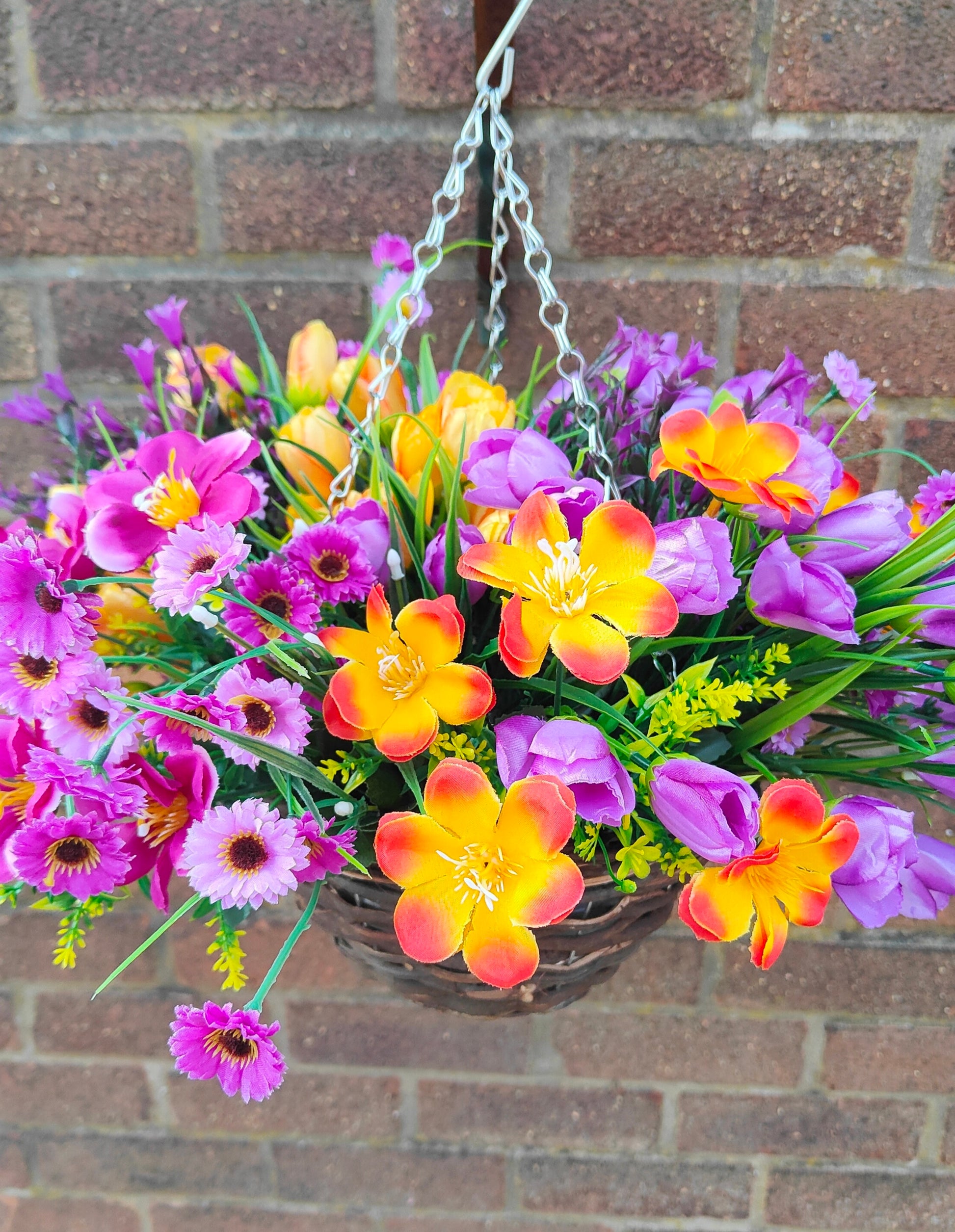 Realistic artificial hanging flower basket for outdoor use