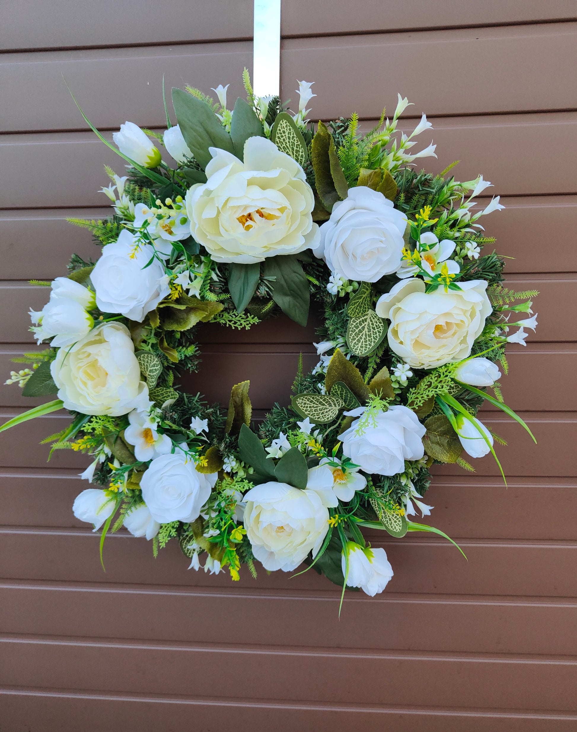 White flower wreath sympathy funeral 