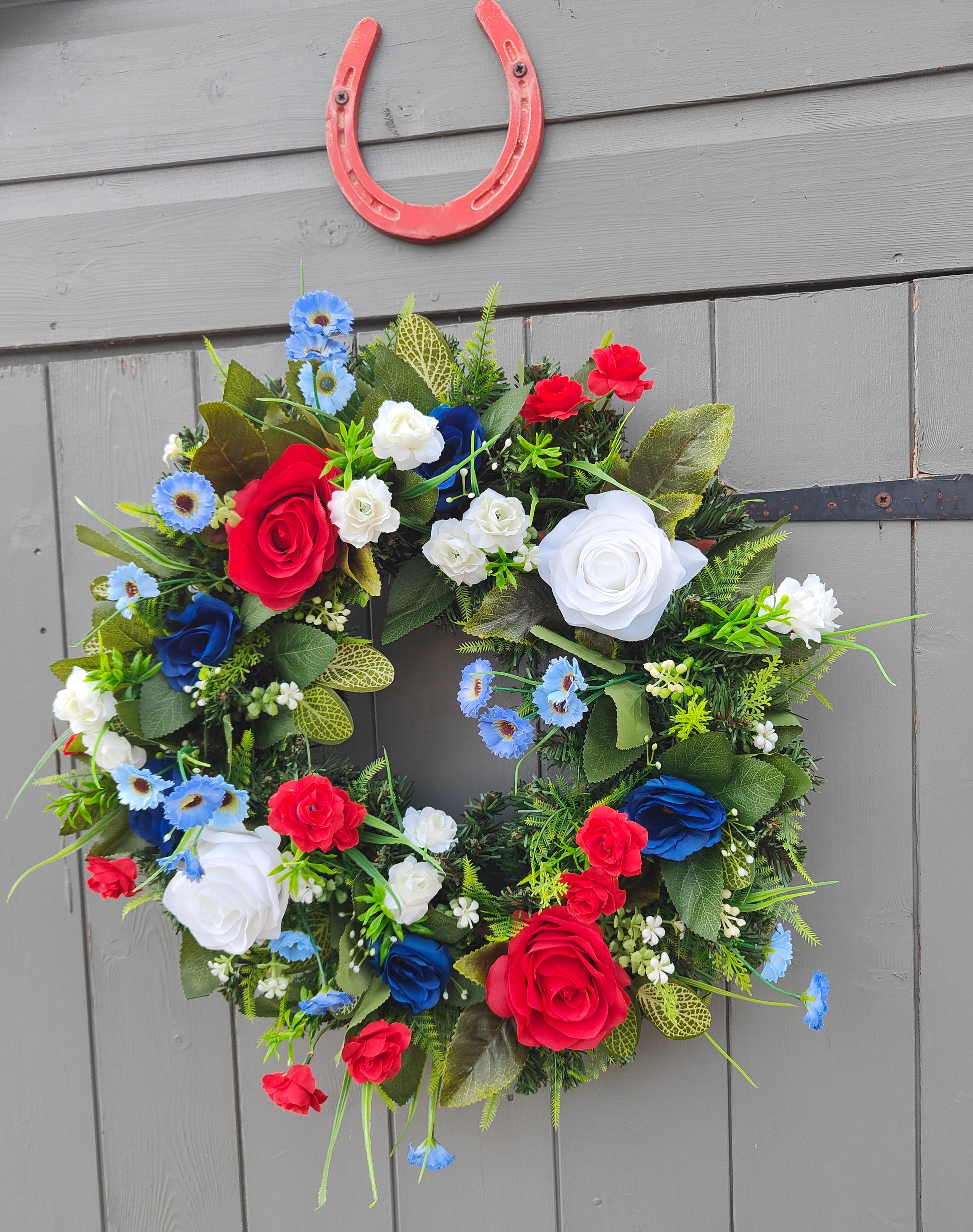 V Day wreath red white blue

Coronation wreath UK