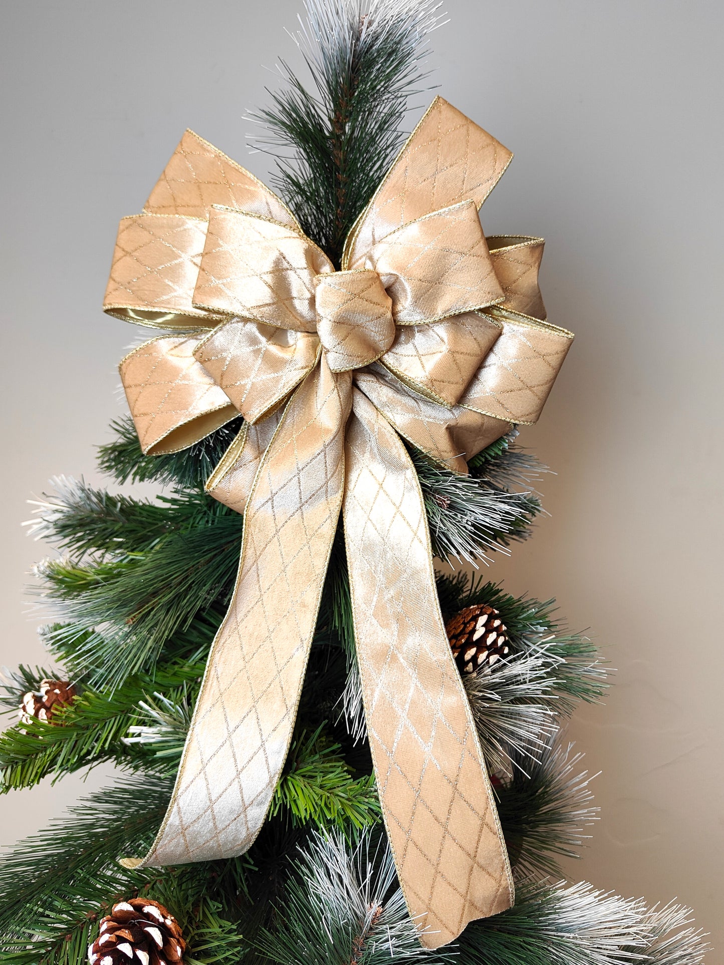 Deluxe Harlequin Glitter Velvet Bow Champagne Gold