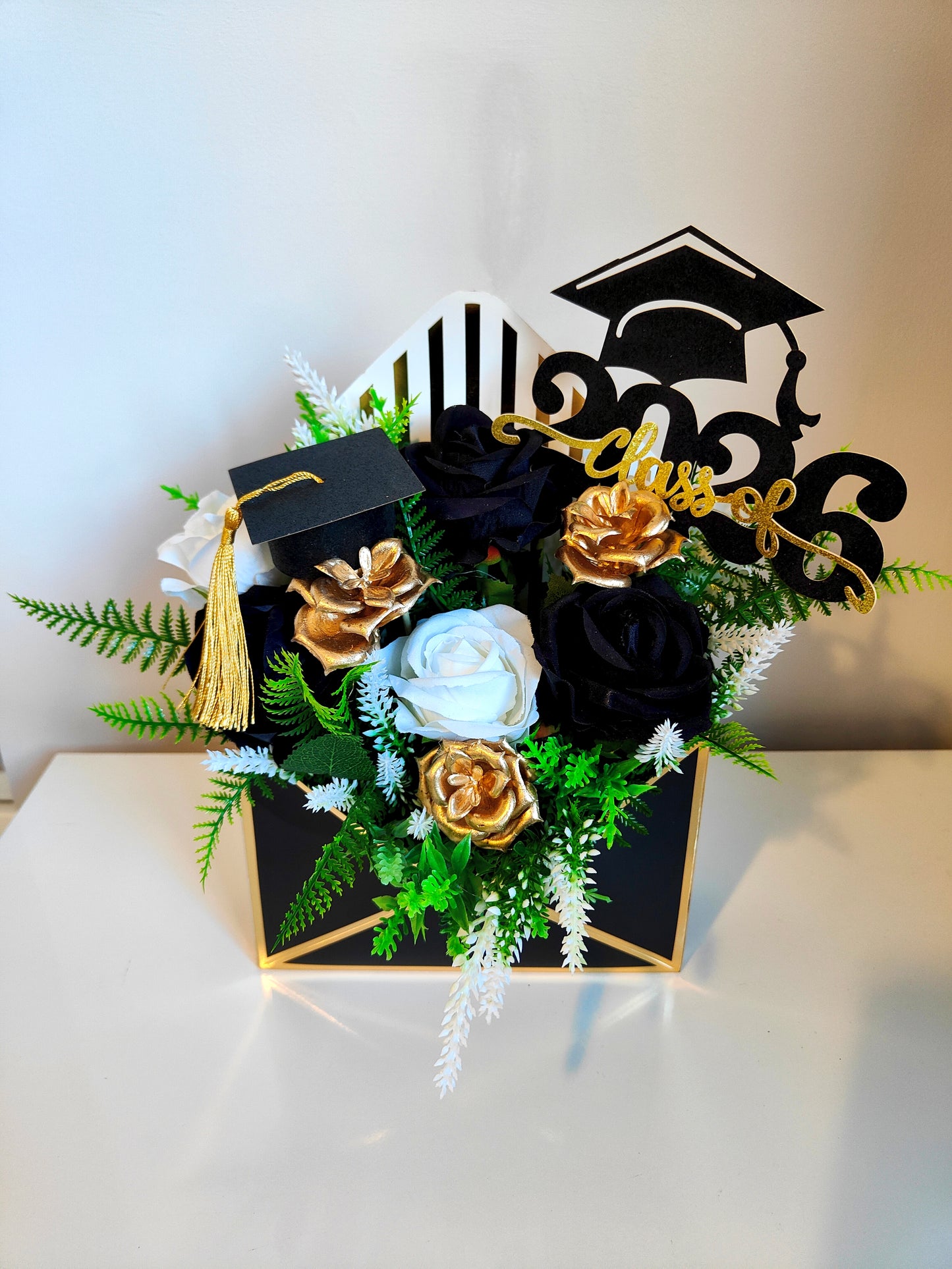 Black White Gold Artificial Flower Graduation Envelope Gift 2026 – Class of 2026