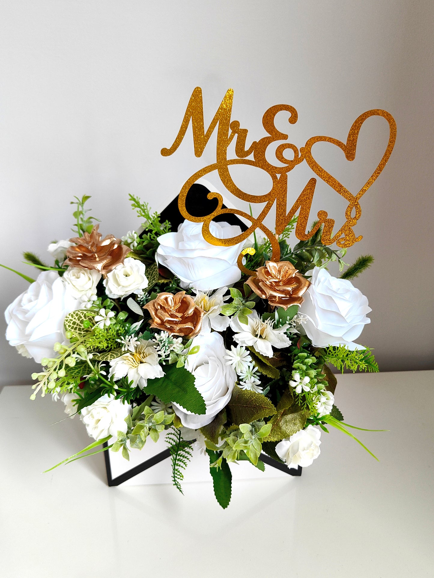 Mr & Mrs Artificial Flower Envelope – White & Gold