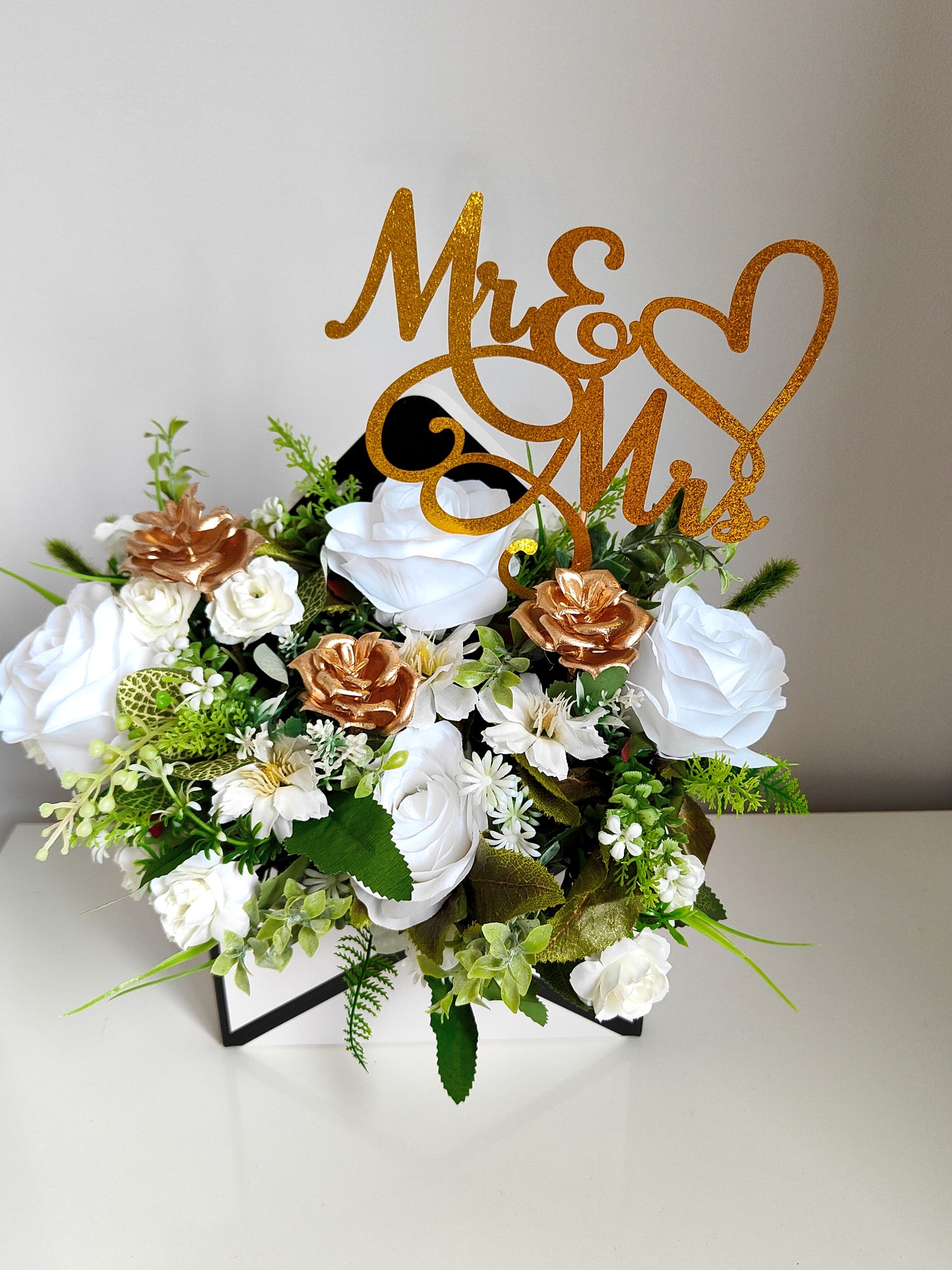 Mr & Mrs Artificial Flower Envelope – White & Gold