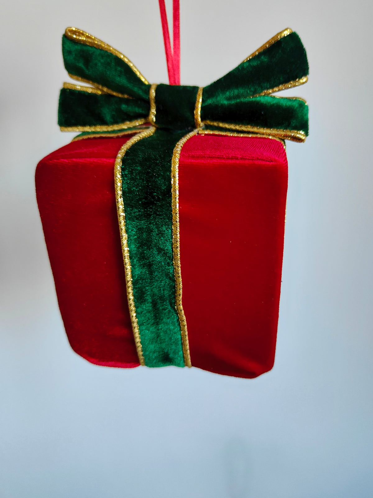 Handmade Red Velvet Present Christmas Tree Decoration – Green and Gold Gift Ornament