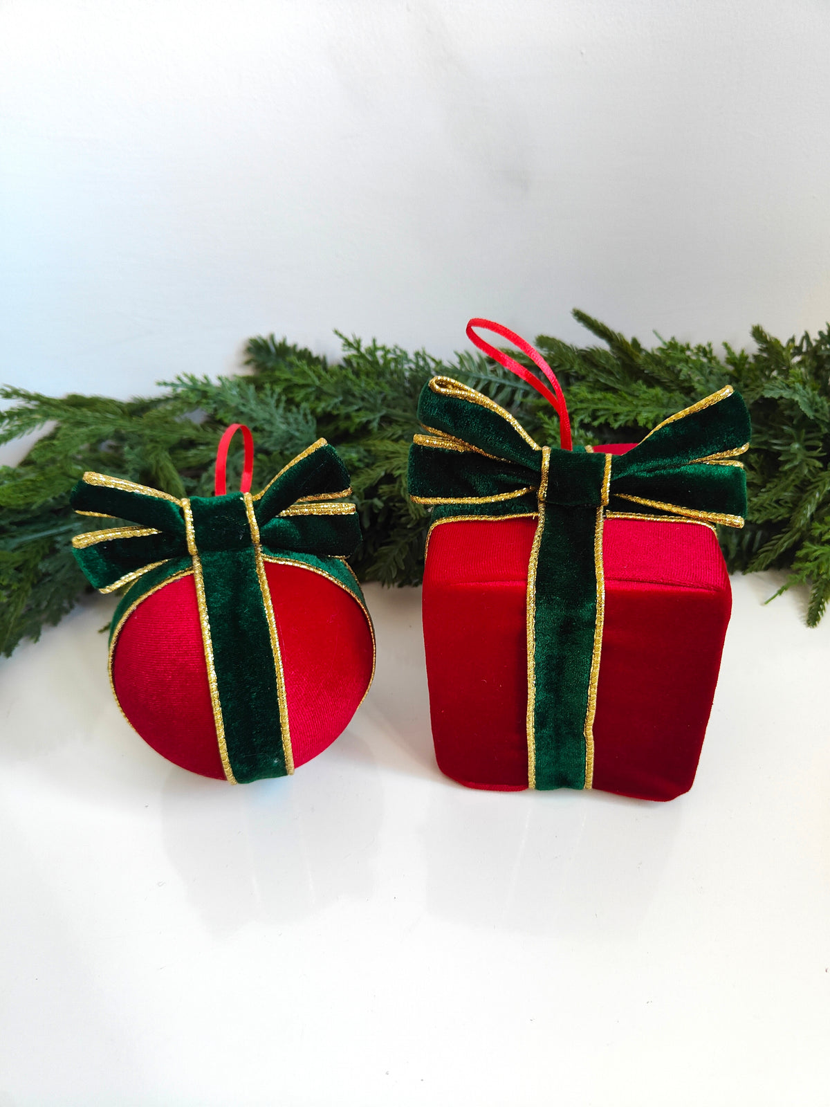 Handmade Red Velvet Present Christmas Tree Decoration – Green and Gold Gift Ornament