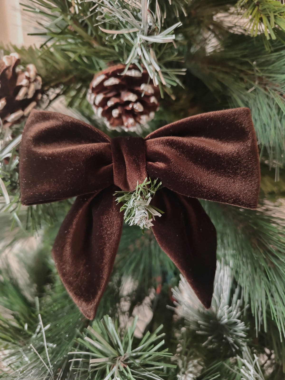 Brown Velvet Christmas Tree Bows – 5.5 Inch