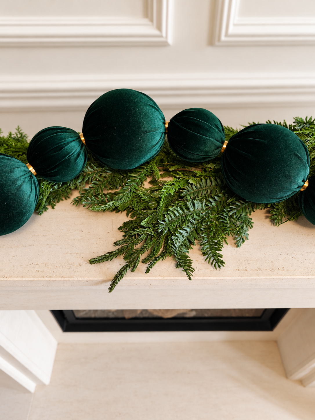 Green 7ft Velvet Bauble Garland