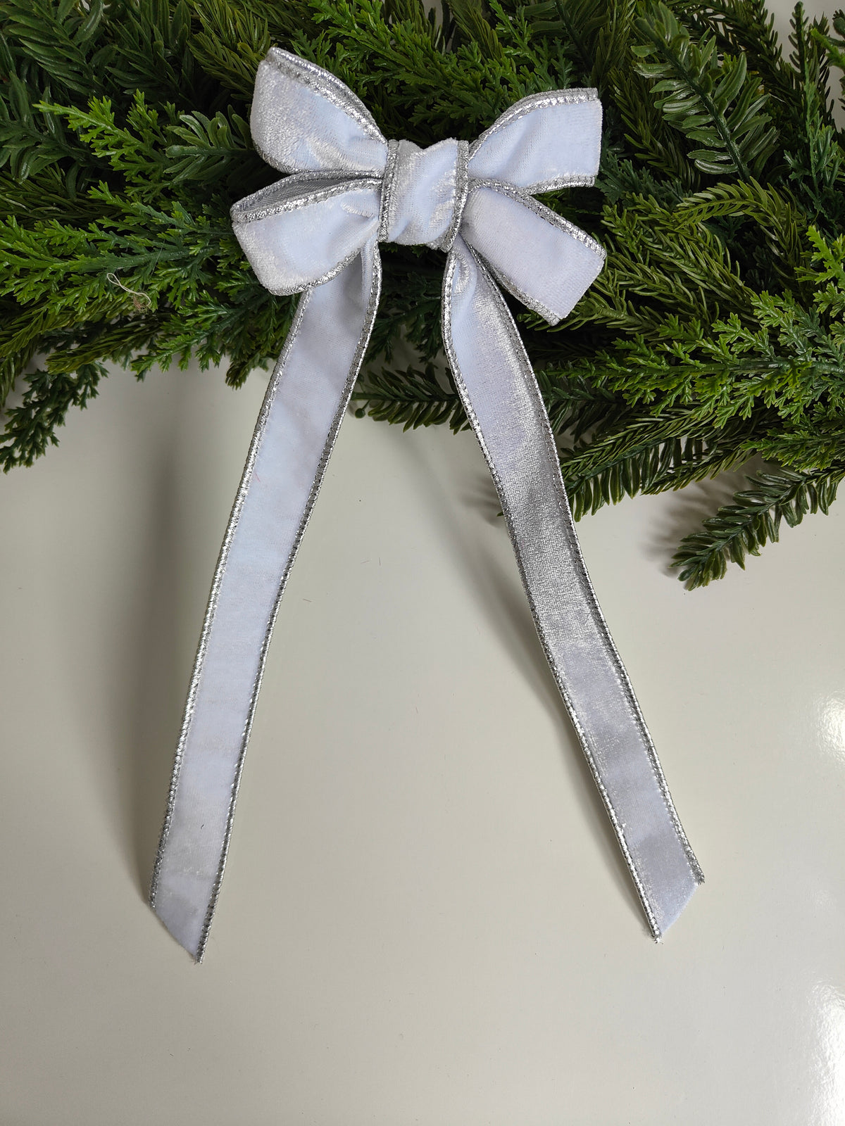 White Velvet Christmas Tree Bow with Silver Trim – 4 Inch