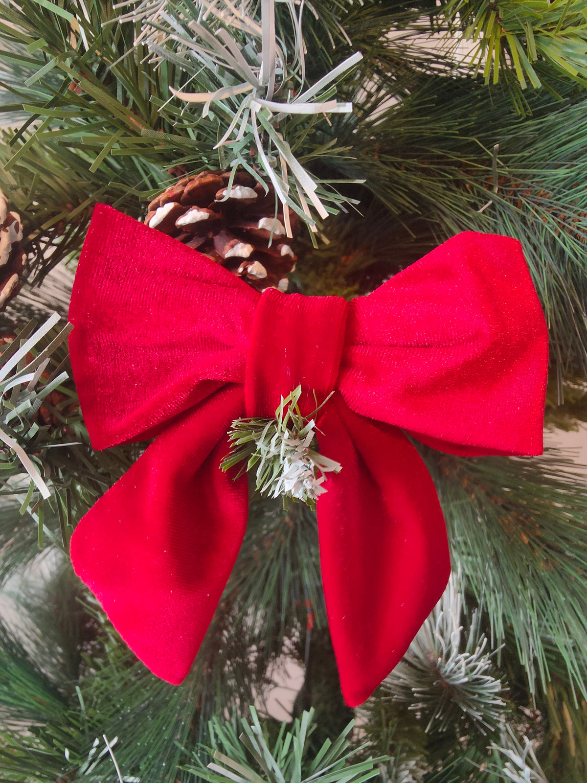 Red Velvet Christmas Tree Bows – 5.5 Inch