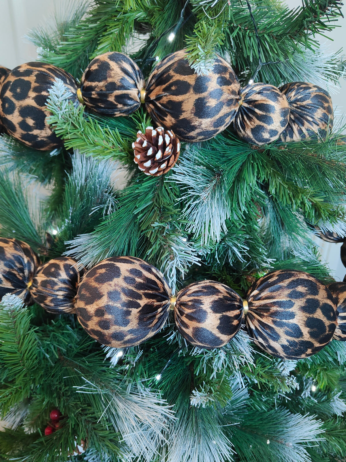 Leopard print 7ft Velvet Bauble Garland